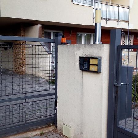Cool & Pool Apartman Apartment Balatonfured Exterior photo