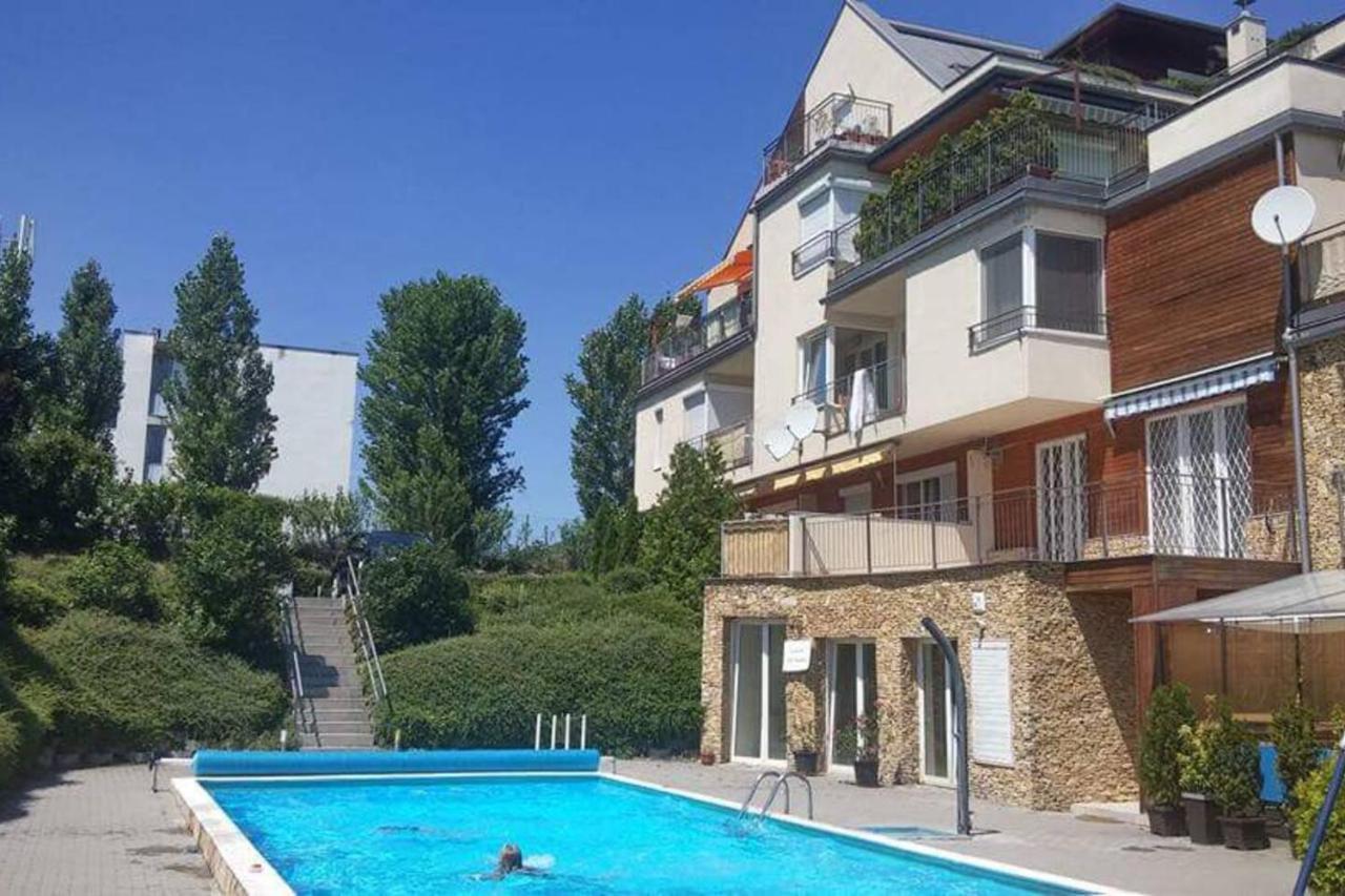 Cool & Pool Apartman Apartment Balatonfured Exterior photo
