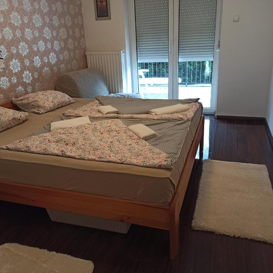 Cool & Pool Apartman Apartment Balatonfured Exterior photo